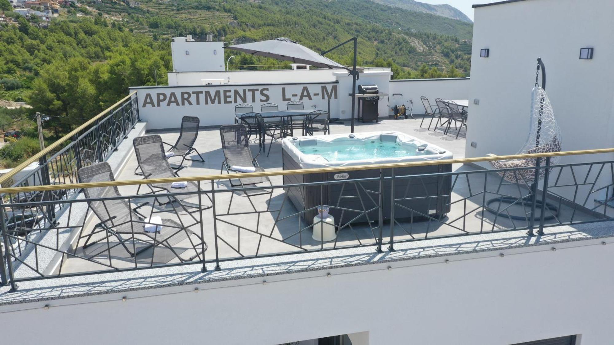 Apartments L-A-M โปดสตรานา ภายนอก รูปภาพ