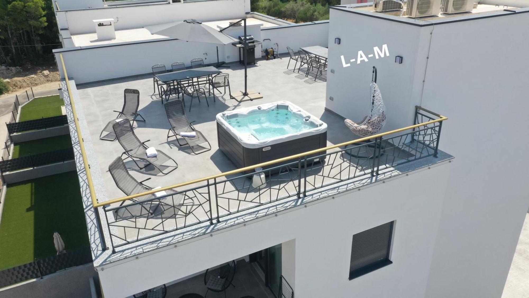 Apartments L-A-M โปดสตรานา ภายนอก รูปภาพ