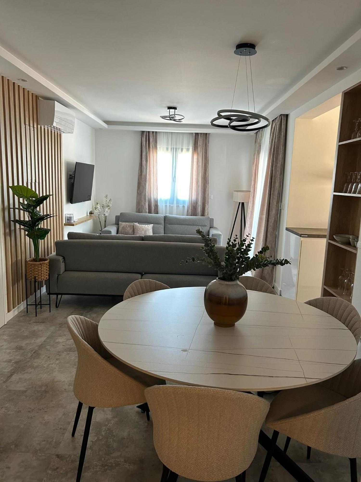 Apartments L-A-M โปดสตรานา ภายนอก รูปภาพ